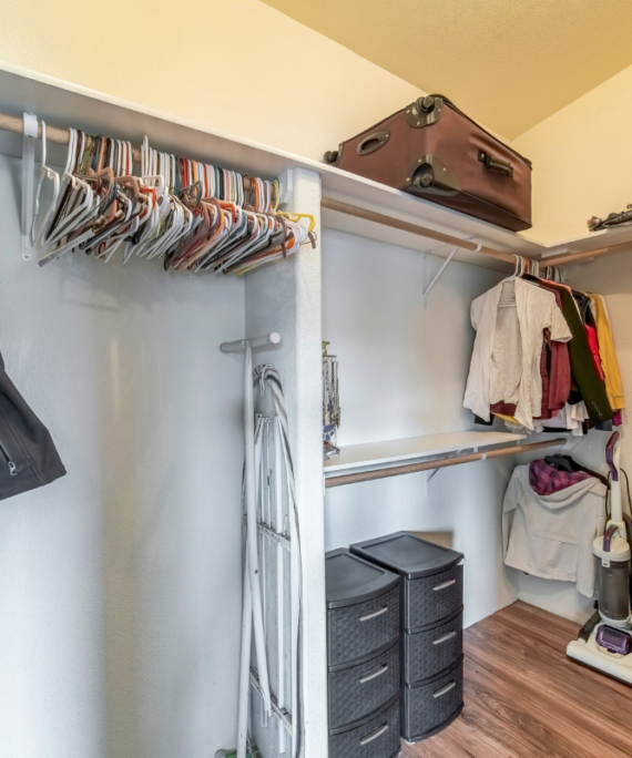 Open / Doorless Wardrobe